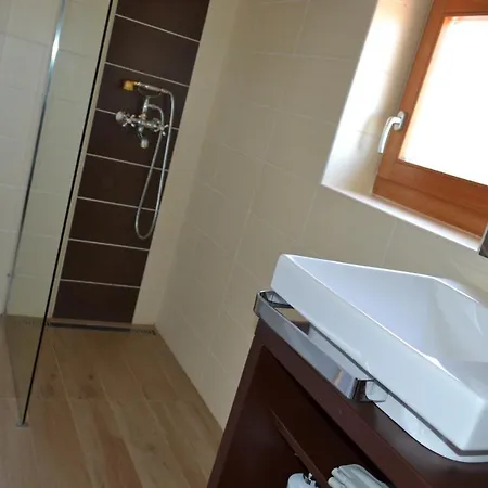 Nyaraló Enjoy - Self-sustainable Ecoescape By The Sea *